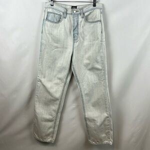 Urban Outfitter BDG‎ Straight Fit Light Wash Relaxed Straight Jeans Size 28